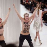 Femen stürmen Catwalk – Boobs for Fashion