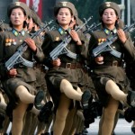 Elle erklärt nordkoreanische Soldatinnen zu Fashionistas des Jahres 2013