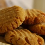 Veganes Blitzrezept: Schmackhafte, herrliche Erdnusskekse ohne Mehl (+English version)